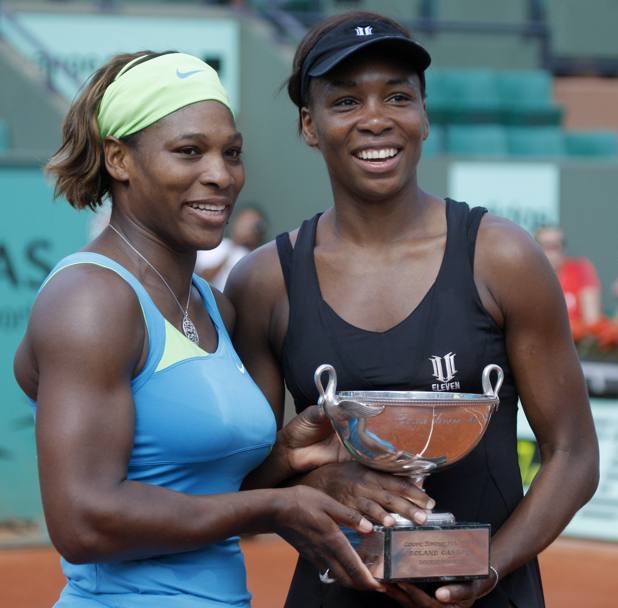 Internazionali di Francia 2010: Serena e Venus Williams vincono la finale del doppio contro Kveta Peschke e Katarina Srebotnik (Ap)